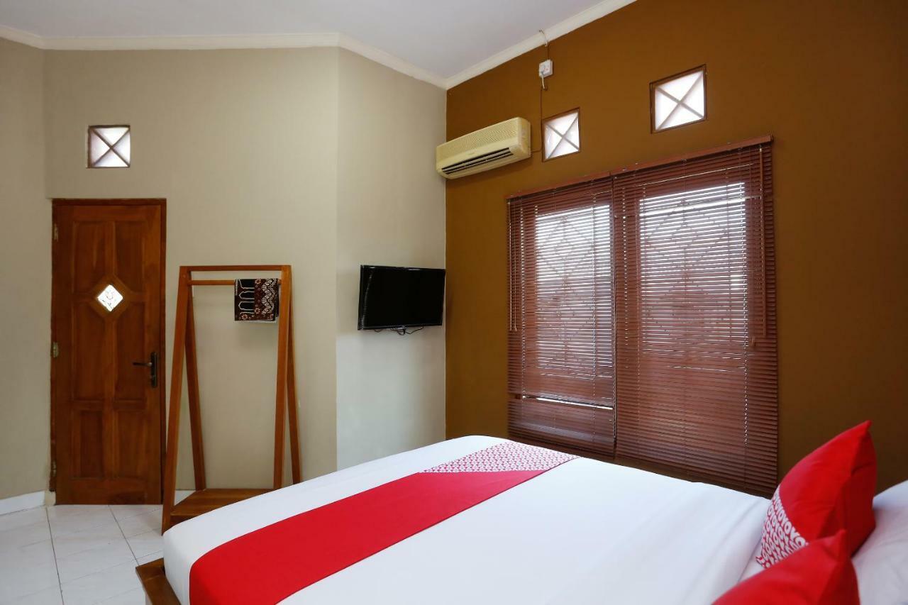 Oyo 1072 Kampung Condro Wulan Guesthouse Maguwo Экстерьер фото