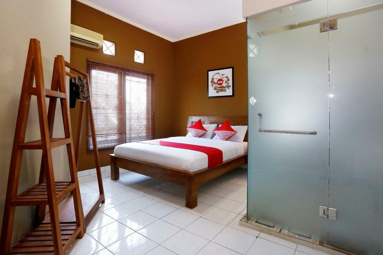 Oyo 1072 Kampung Condro Wulan Guesthouse Maguwo Экстерьер фото