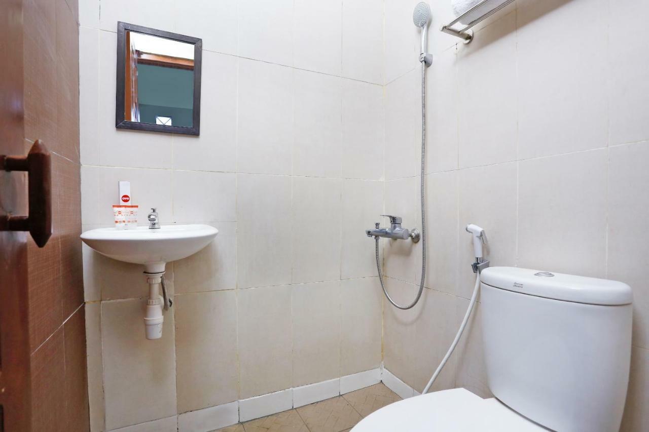 Oyo 1072 Kampung Condro Wulan Guesthouse Maguwo Экстерьер фото